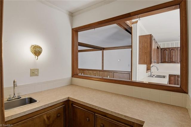 1011 Greenhurst Road, Winston-salem, NC 27104