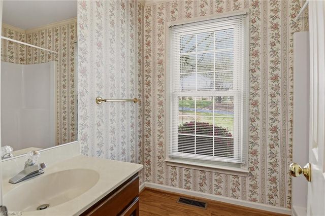 1011 Greenhurst Road, Winston-salem, NC 27104