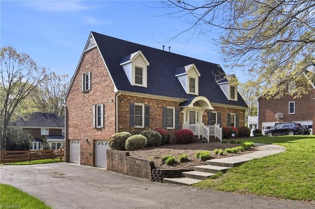 1011 Greenhurst Road, Winston-salem, NC 27104