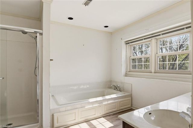 1011 Greenhurst Road, Winston-salem, NC 27104