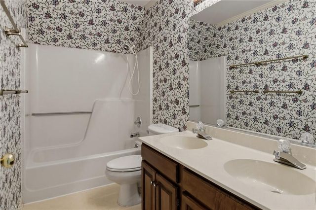 1011 Greenhurst Road, Winston-salem, NC 27104