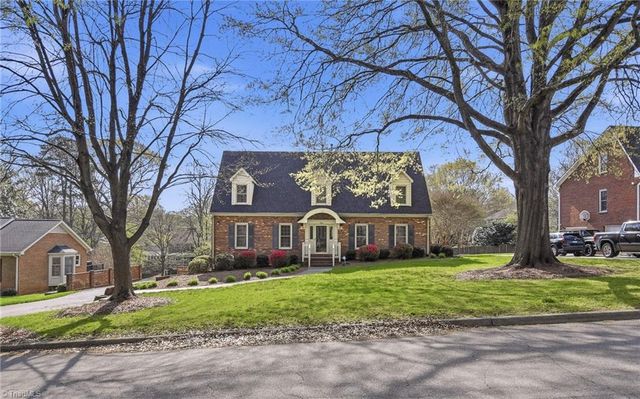 1011 Greenhurst Road, Winston-salem, NC 27104