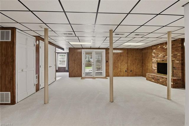 1011 Greenhurst Road, Winston-salem, NC 27104