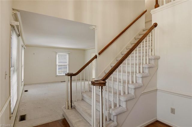 1011 Greenhurst Road, Winston-salem, NC 27104