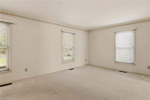 1011 Greenhurst Road, Winston-salem, NC 27104