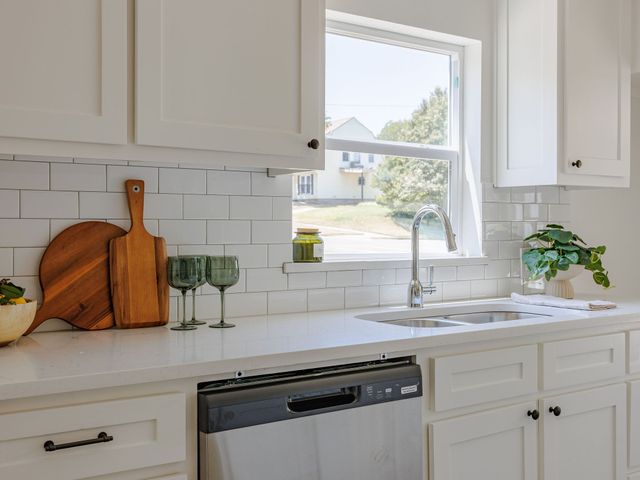 4033 Locke Avenue, Fort Worth, TX 76107