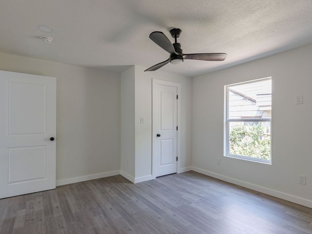 4033 Locke Avenue, Fort Worth, TX 76107