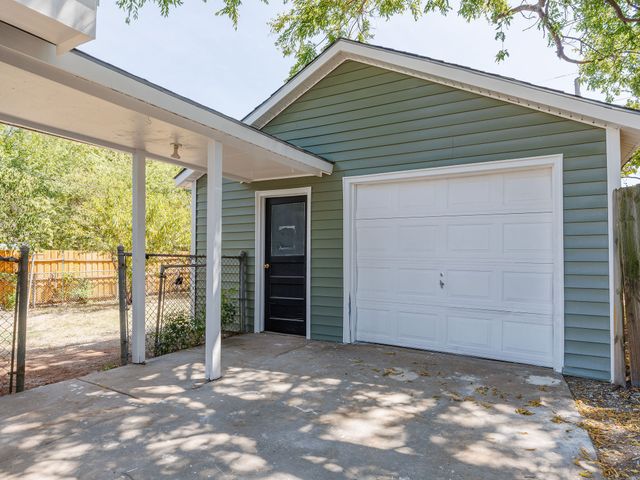4033 Locke Avenue, Fort Worth, TX 76107