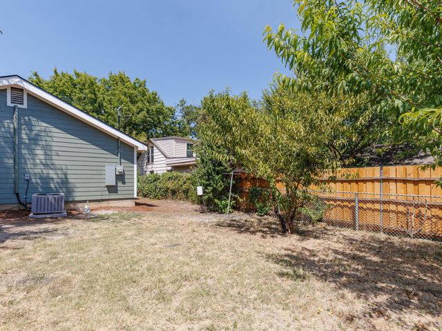 4033 Locke Avenue, Fort Worth, TX 76107