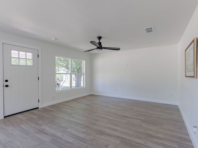 4033 Locke Avenue, Fort Worth, TX 76107