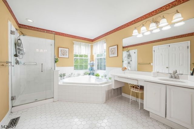 110 Warbler Dr, Wayne Twp., NJ 07470