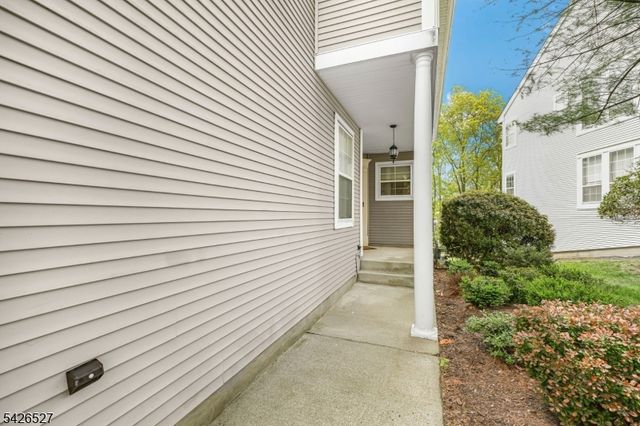 110 Warbler Dr, Wayne Twp., NJ 07470