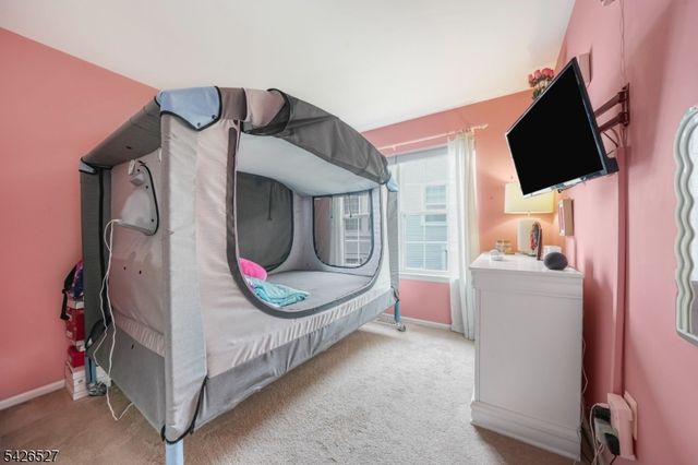 110 Warbler Dr, Wayne Twp., NJ 07470