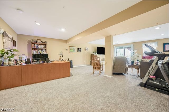110 Warbler Dr, Wayne Twp., NJ 07470