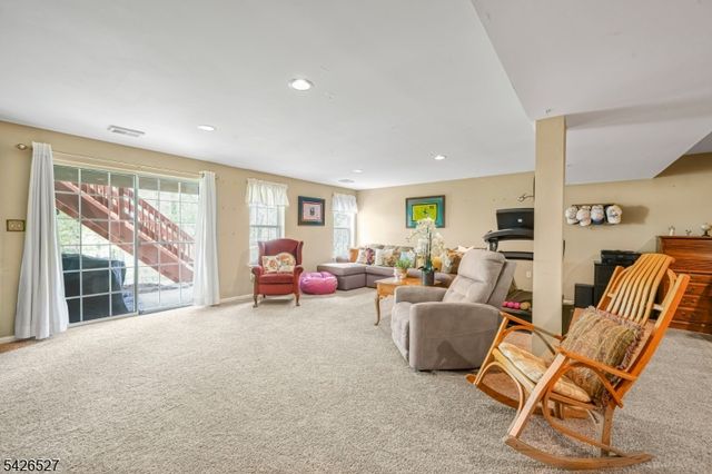 110 Warbler Dr, Wayne Twp., NJ 07470