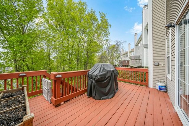 110 Warbler Dr, Wayne Twp., NJ 07470
