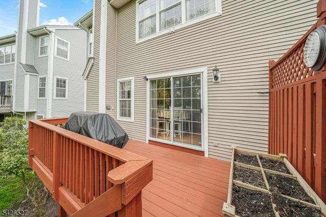 110 Warbler Dr, Wayne Twp., NJ 07470