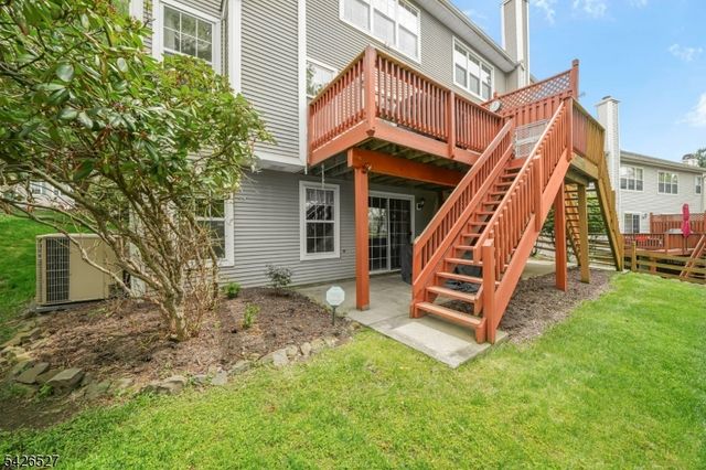 110 Warbler Dr, Wayne Twp., NJ 07470