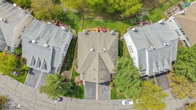 110 Warbler Dr, Wayne Twp., NJ 07470