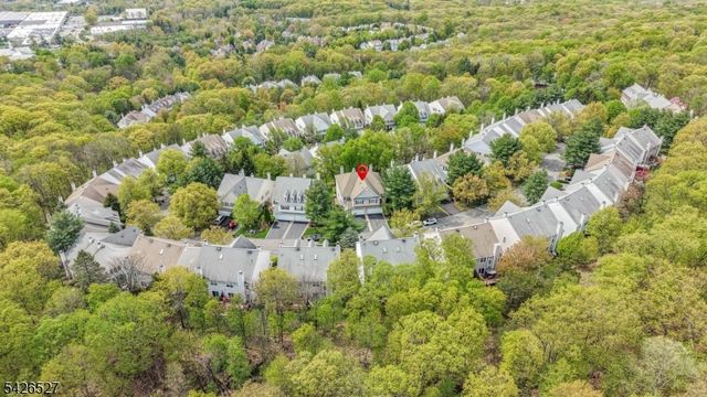 110 Warbler Dr, Wayne Twp., NJ 07470