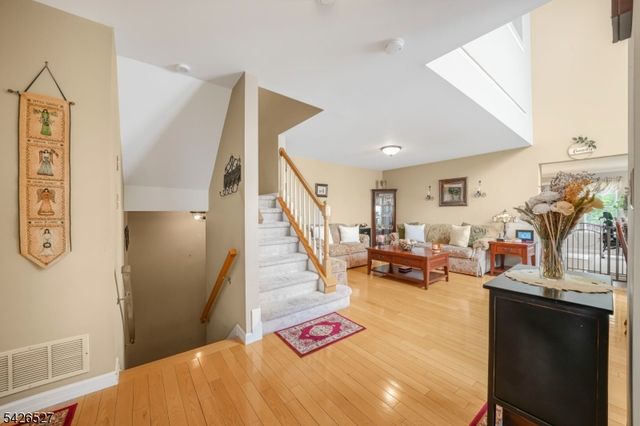 110 Warbler Dr, Wayne Twp., NJ 07470