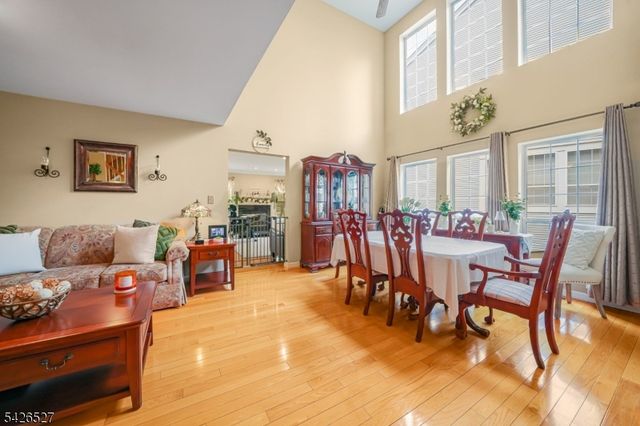 110 Warbler Dr, Wayne Twp., NJ 07470