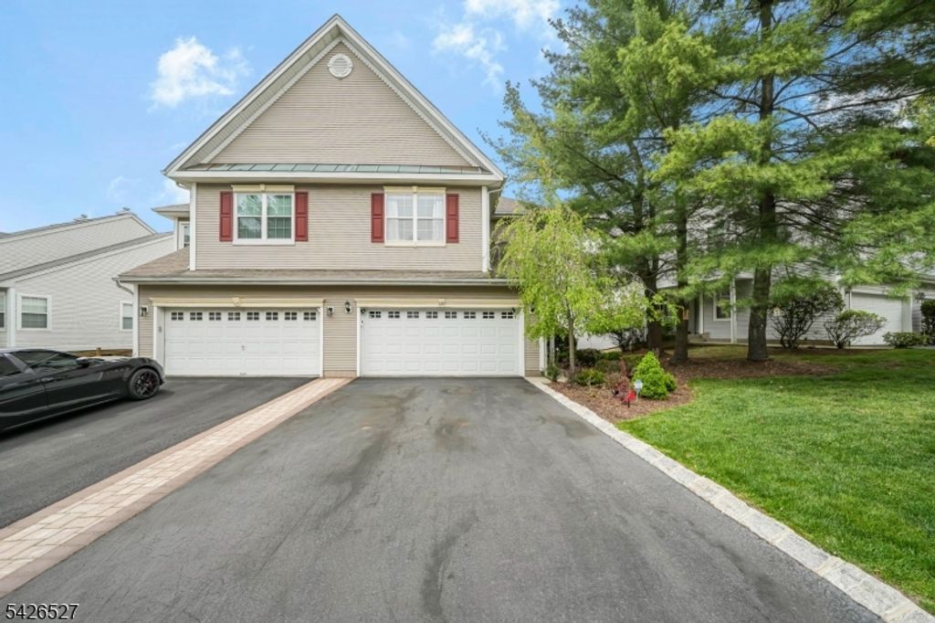 110 Warbler Dr, Wayne Twp., NJ 07470