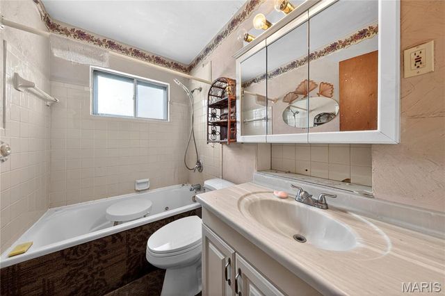 1451 Farmview Avenue, St Louis, MO 63138