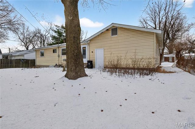 1451 Farmview Avenue, St Louis, MO 63138