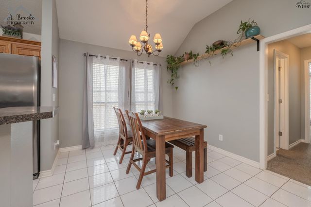 902 E TEXAS AVENUE, Iowa Park, TX 76367