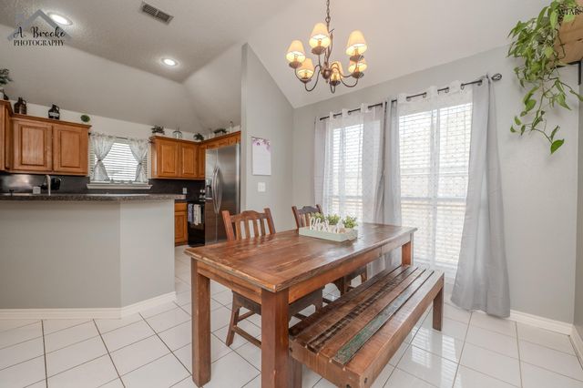 902 E TEXAS AVENUE, Iowa Park, TX 76367