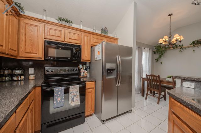 902 E TEXAS AVENUE, Iowa Park, TX 76367