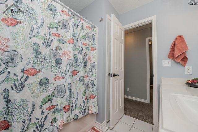 902 E TEXAS AVENUE, Iowa Park, TX 76367