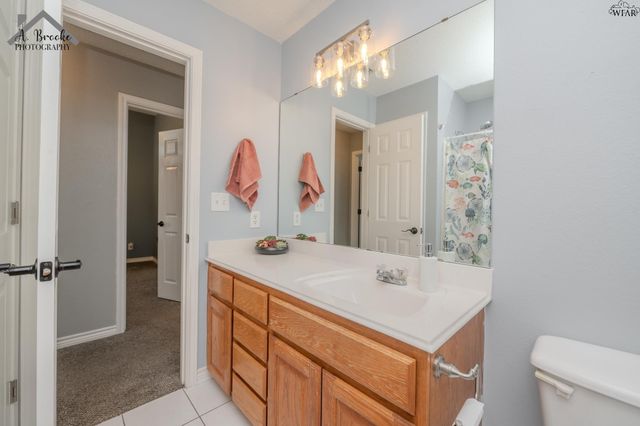 902 E TEXAS AVENUE, Iowa Park, TX 76367