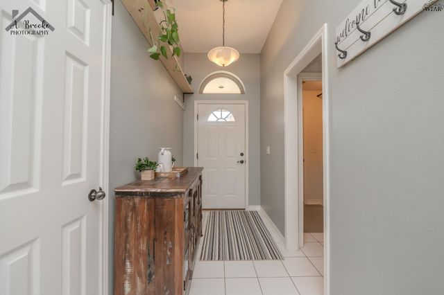 902 E TEXAS AVENUE, Iowa Park, TX 76367