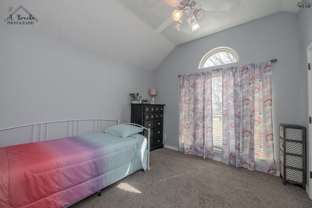 902 E TEXAS AVENUE, Iowa Park, TX 76367