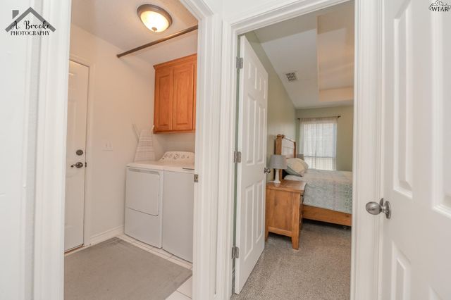 902 E TEXAS AVENUE, Iowa Park, TX 76367