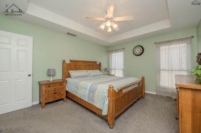 902 E TEXAS AVENUE, Iowa Park, TX 76367