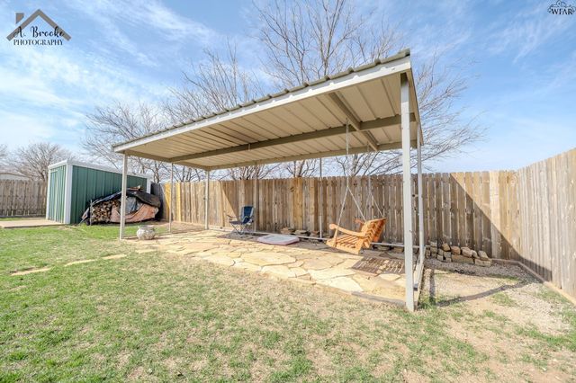 902 E TEXAS AVENUE, Iowa Park, TX 76367