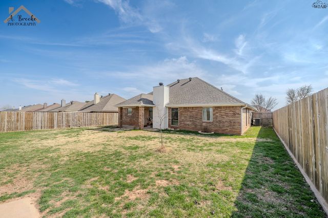 902 E TEXAS AVENUE, Iowa Park, TX 76367
