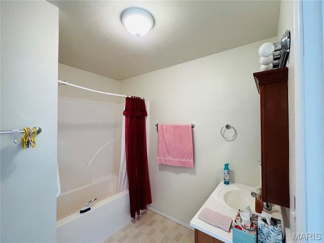 310 W Howard Drive, Puxico, MO 63960