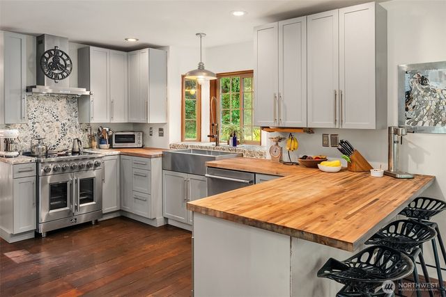 11703 Vashon Highway SW, Vashon, WA 98070