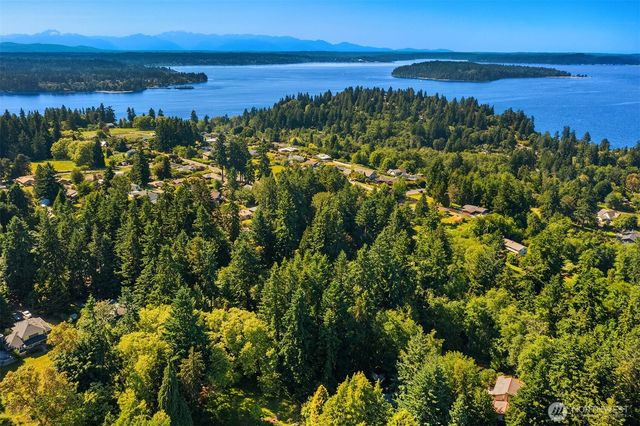 11703 Vashon Highway SW, Vashon, WA 98070