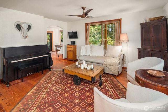 11703 Vashon Highway SW, Vashon, WA 98070