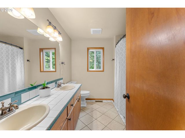 16081 S MOORE Rd, Oregon City, OR 97045