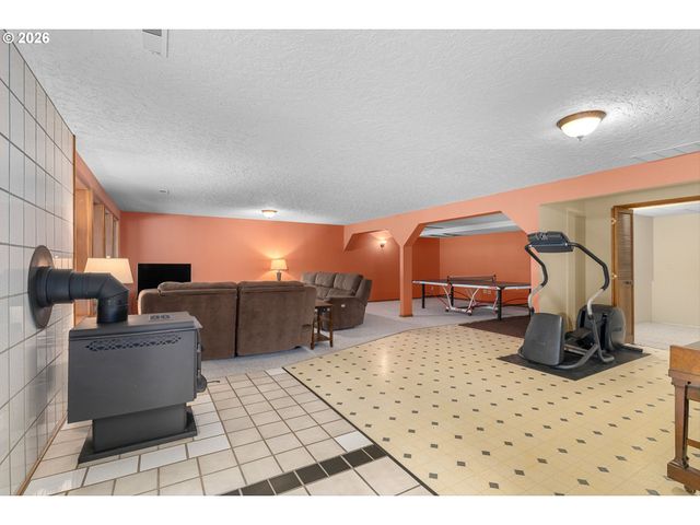 16081 S MOORE Rd, Oregon City, OR 97045