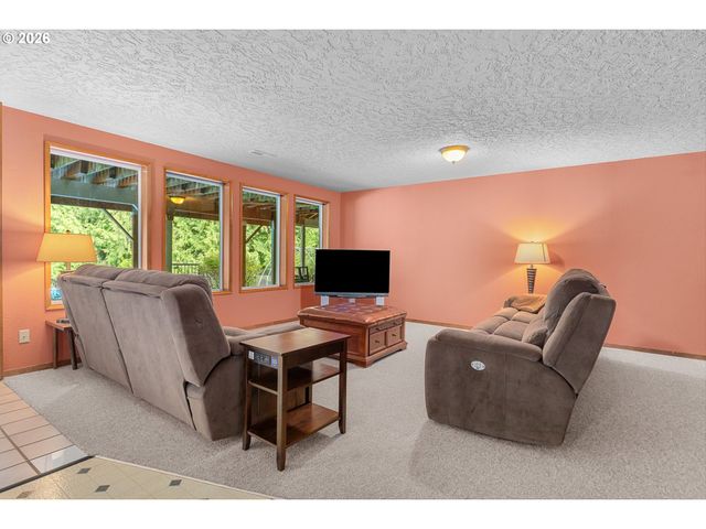 16081 S MOORE Rd, Oregon City, OR 97045