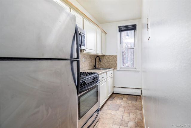 30 Daley Place 136, Lynbrook, NY 11563