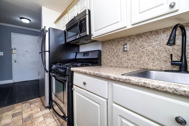 30 Daley Place 136, Lynbrook, NY 11563