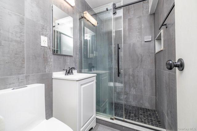 30 Daley Place 136, Lynbrook, NY 11563